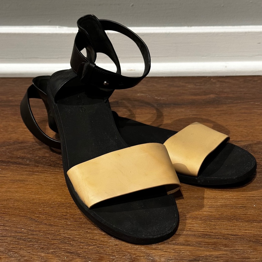 Vince Sawyer Sz EU38 US7.5 Flats Sandals Two Tone Black Tan Ankle Strap Leather